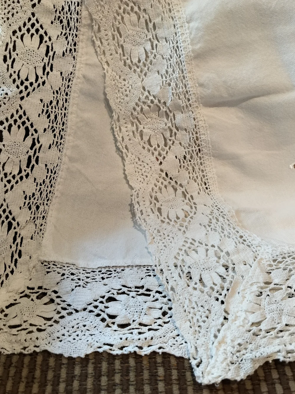 Vintage Hand-Embroidered White Lace Table Runner/Doily-Yellow Duckling Motif
